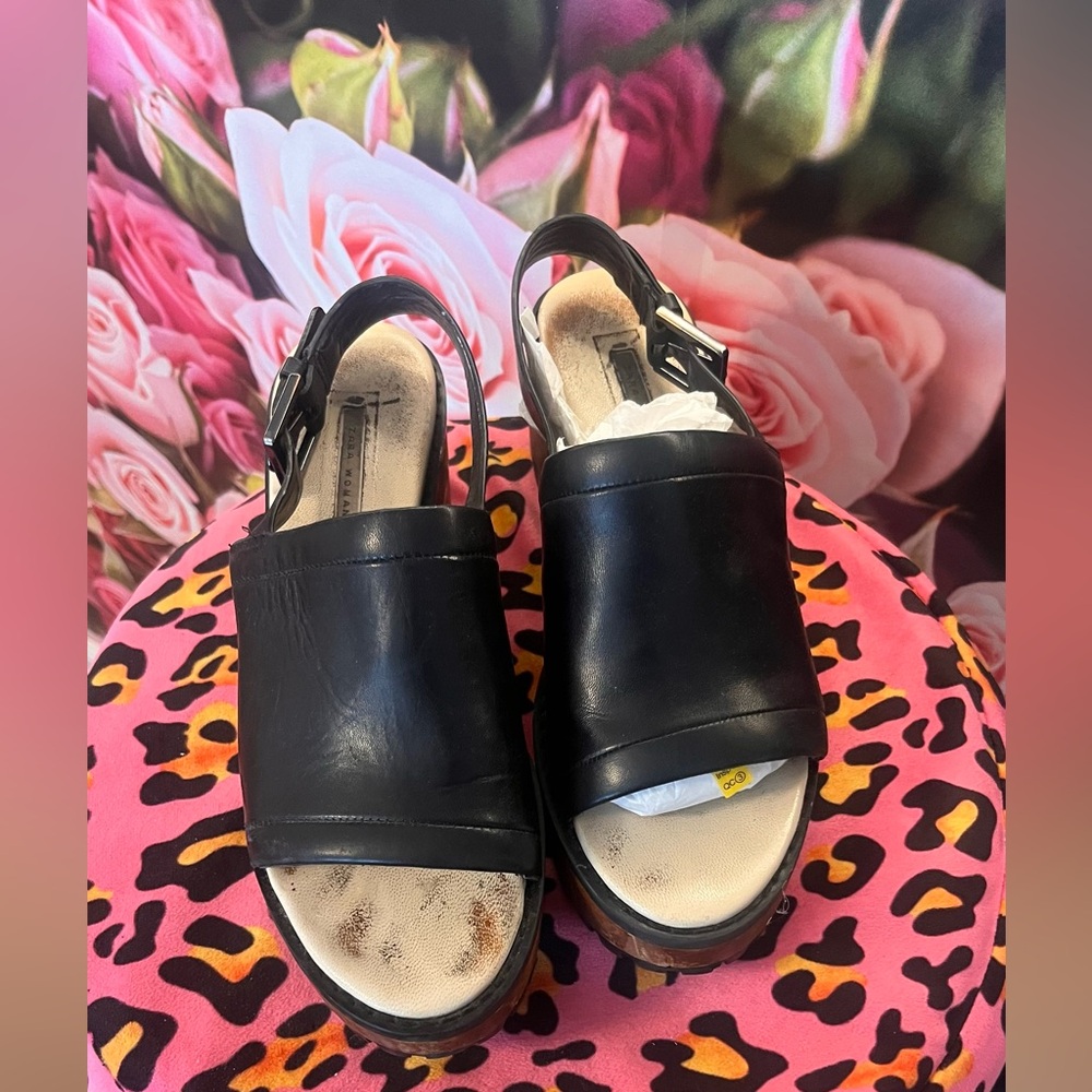 Zara Black Heeled Sandals with Sleek Strap Design